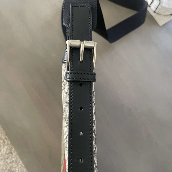Gucci Supreme Web Gucci Messenger bag - Picture 4 of 6
